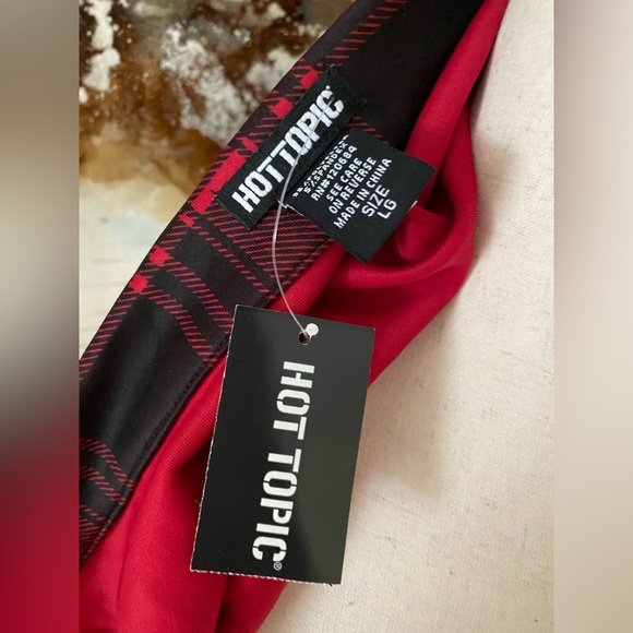 Hot Topic Red and black plaid O-ring skirt size L BNWT - Picture 5 of 7